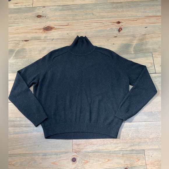 VINCE BLACK TURTLENECK CASHMERE SWEATER - Picture 1 of 5